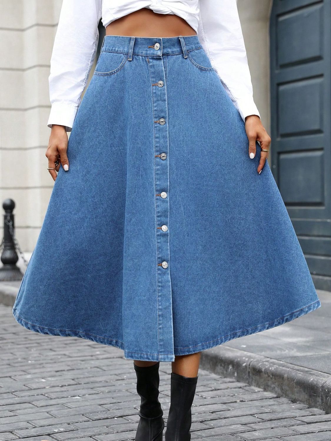 Buttoned Midi Denim Skirt with Pockets